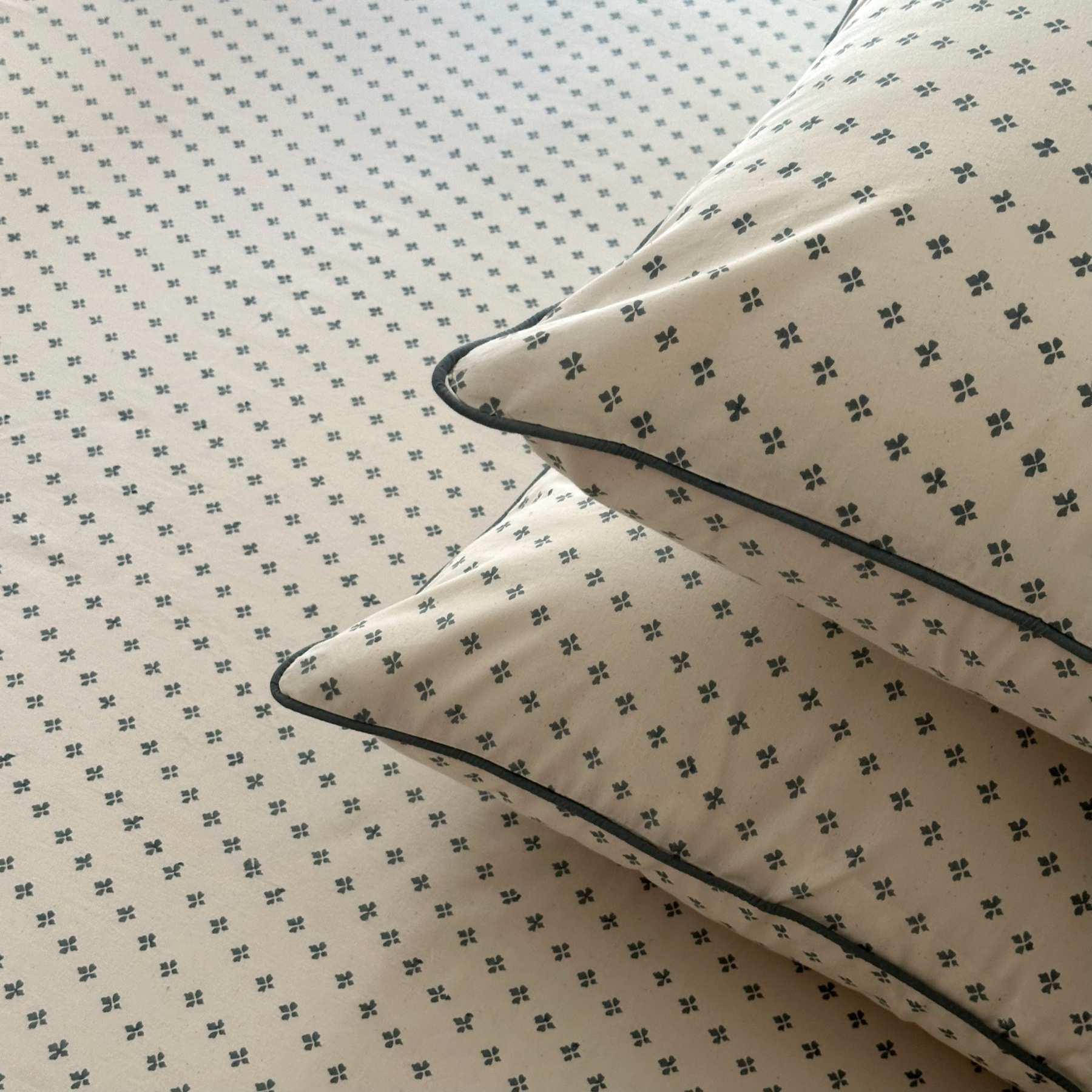 Teal Clover Block Printed Percale Bedsheet Set