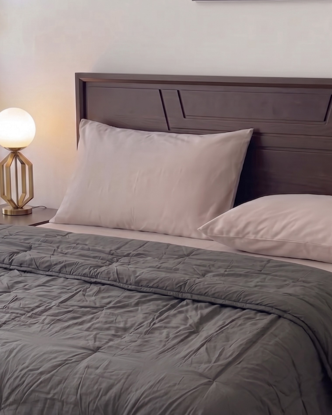 Coastline -  Loom Beige Percale Bedsheet & Aegean Blue Percale Quilt